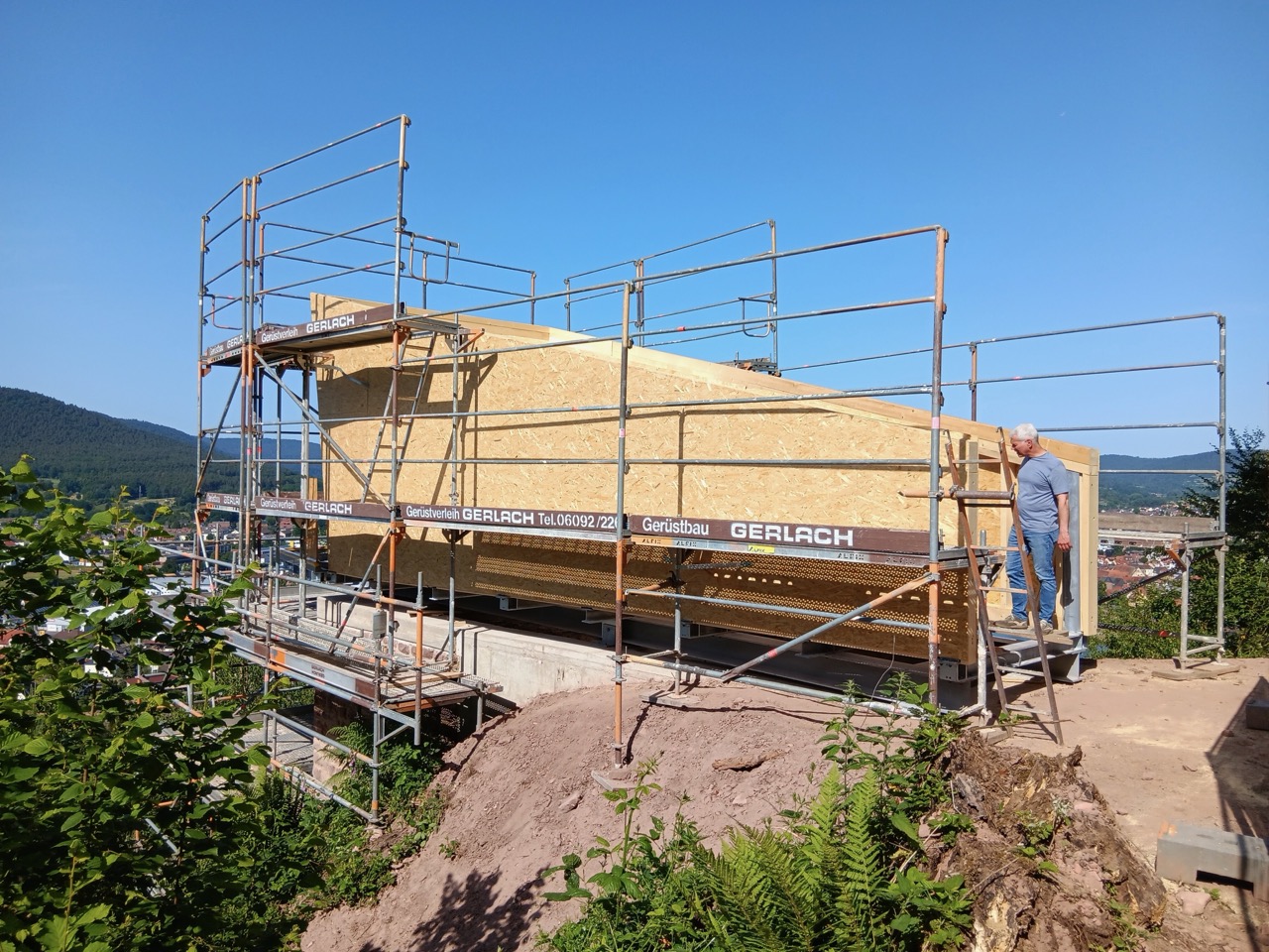 Holzbau durch Firma Hennig ist fertig – jetzt kann mit der Innen- und Außenverkleidung begonnen werden